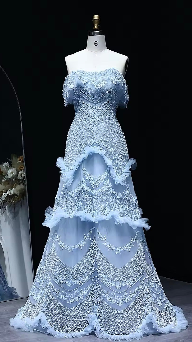A classy evening dress without shoulders