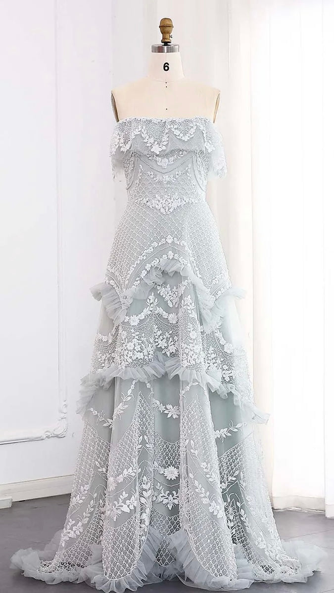 A classy evening dress without shoulders