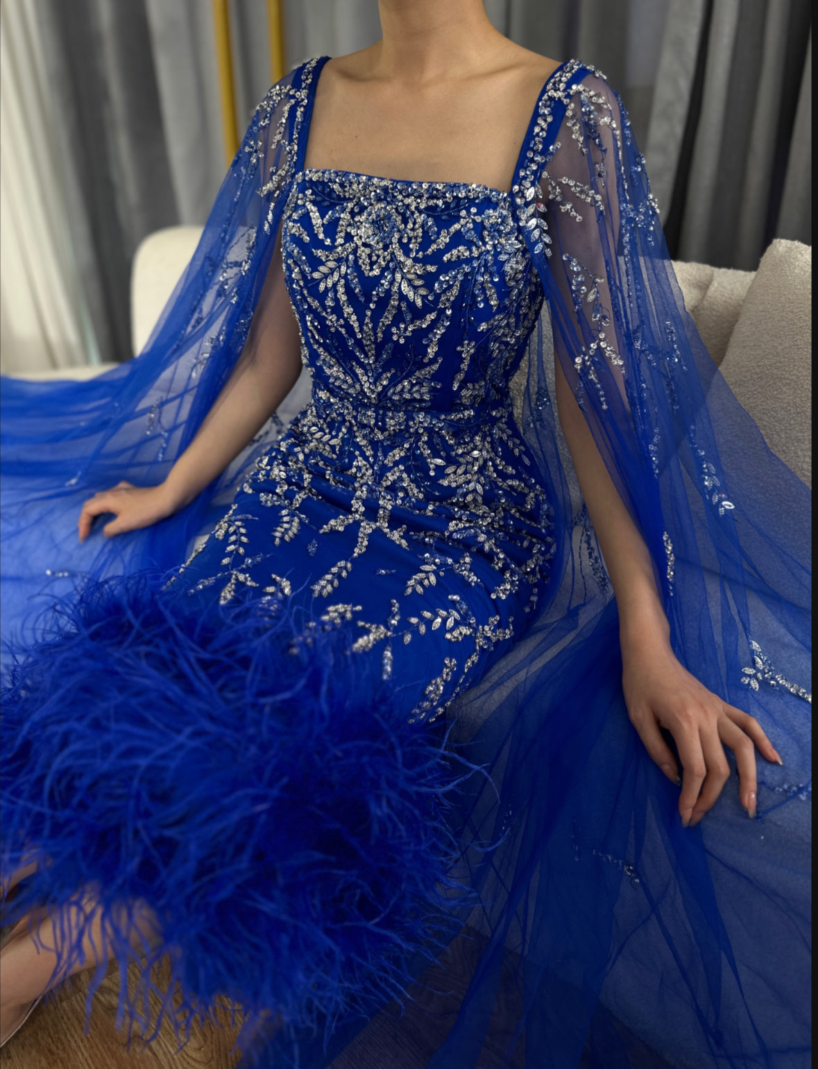 Luxury long open sleeve dress with feathers