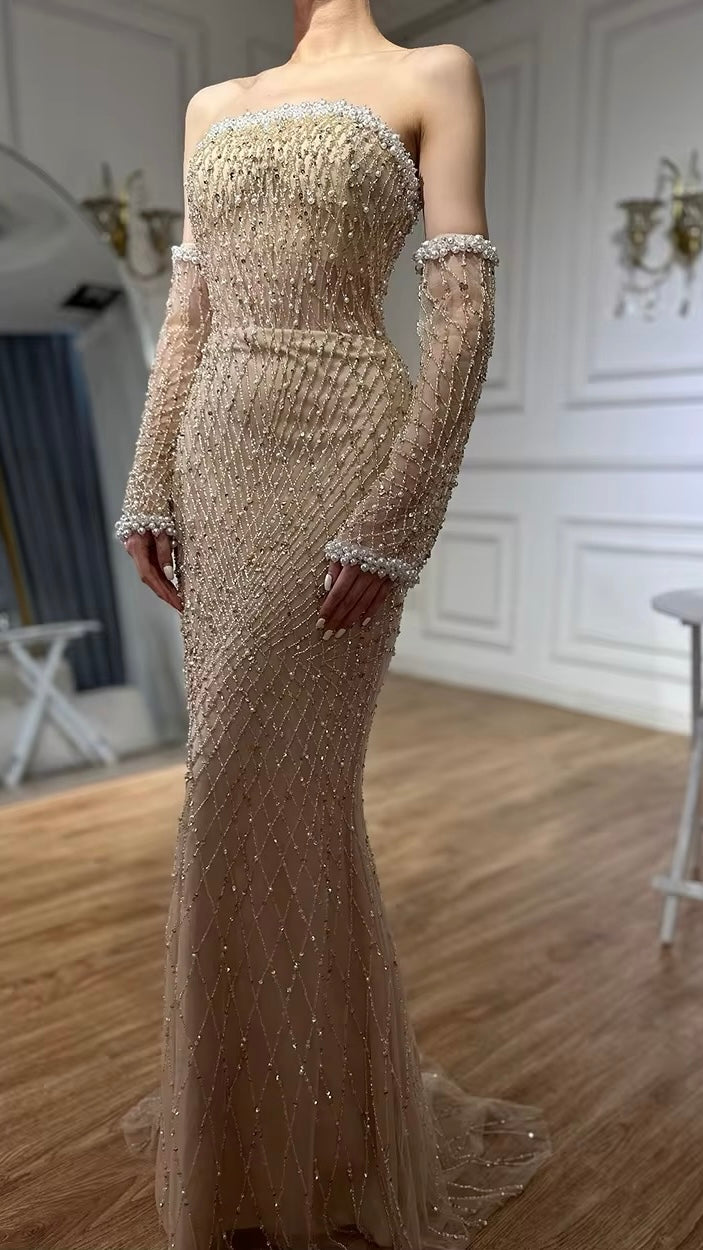 Dress with a pearl-decorated sleeve