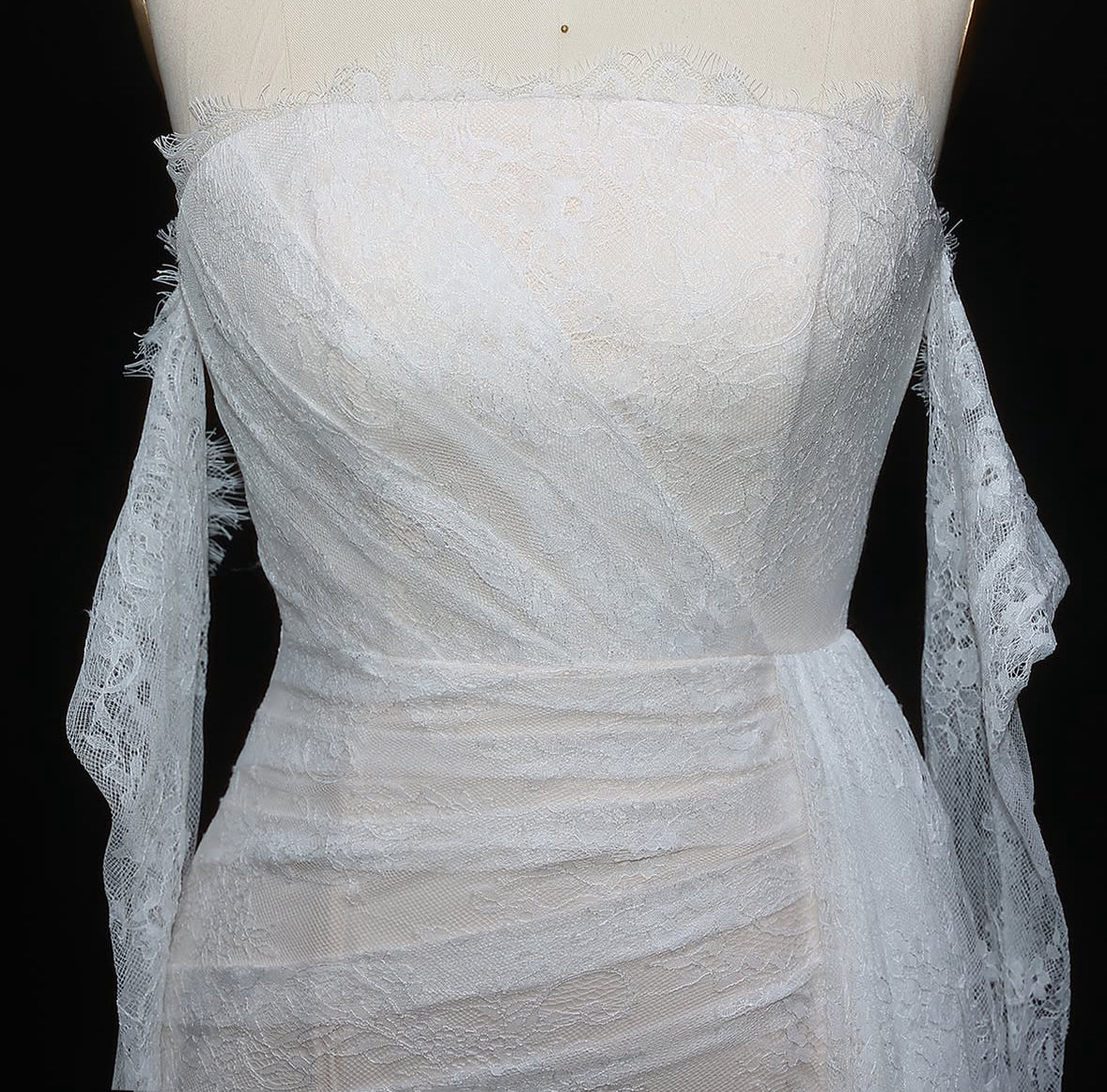 Elegant Luxury Lace Dress with Detached Sleeves