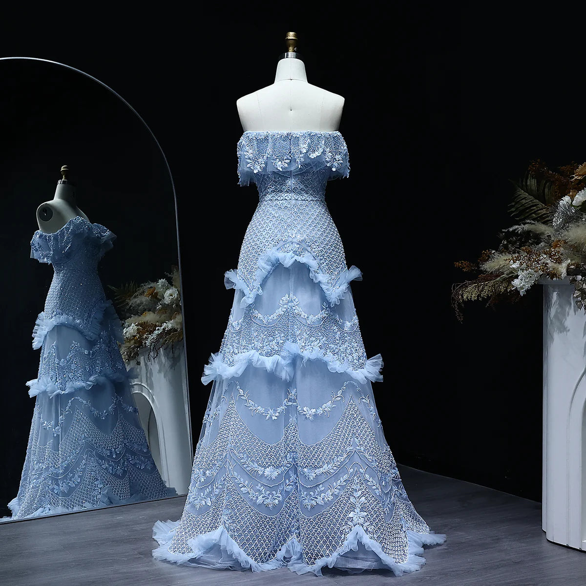 A classy evening dress without shoulders