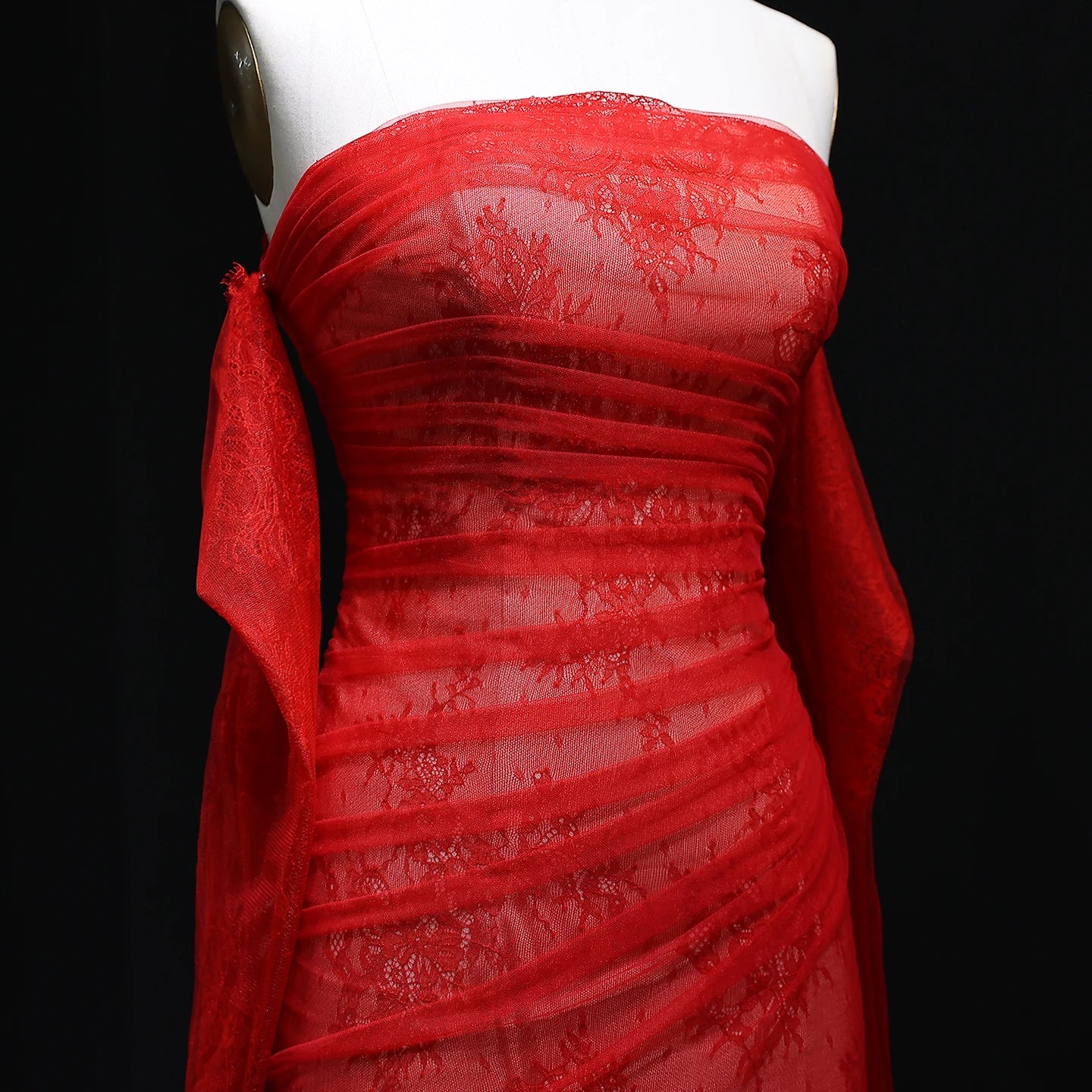 Elegant Red Strapless Lace Evening Dress with Gloves
