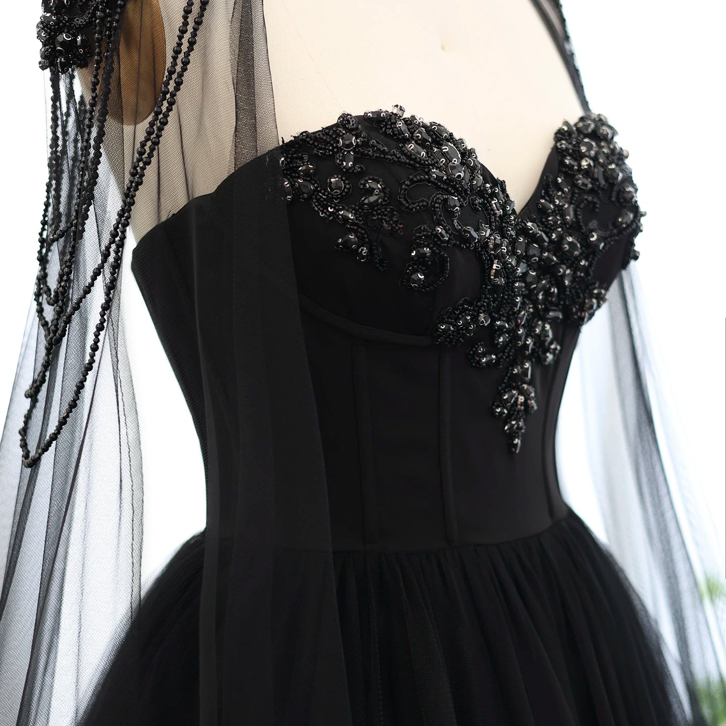 Gothic Tulle Evening Dress with Cape Sleeves Elegant